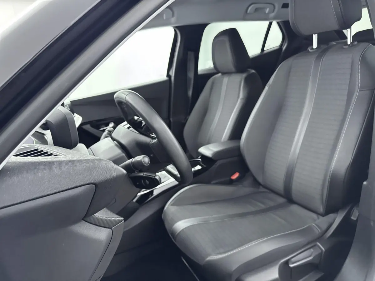 SUV 130pk Allure | Stoelverwarming | Camera | Navigatie | Volledig Digitaal Instrumentenpaneel | Parkeerhulp