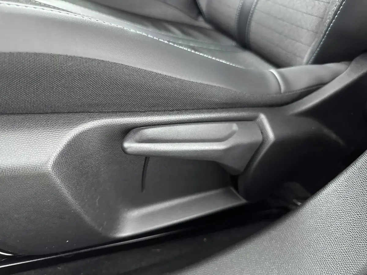 SUV 130pk Allure | Stoelverwarming | Camera | Navigatie | Volledig Digitaal Instrumentenpaneel | Parkeerhulp