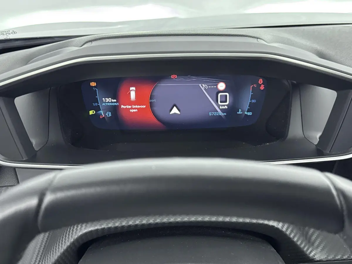 SUV 130pk Allure | Stoelverwarming | Camera | Navigatie | Volledig Digitaal Instrumentenpaneel | Parkeerhulp