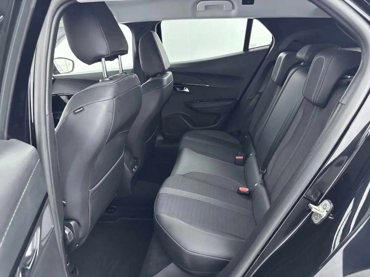 SUV 130pk Allure | Stoelverwarming | Camera | Navigatie | Volledig Digitaal Instrumentenpaneel | Parkeerhulp