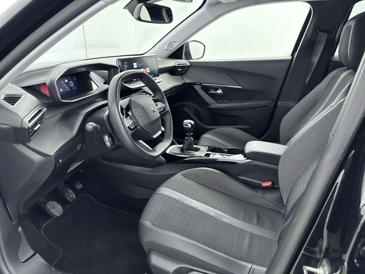SUV 130pk Allure | Stoelverwarming | Camera | Navigatie | Volledig Digitaal Instrumentenpaneel | Parkeerhulp