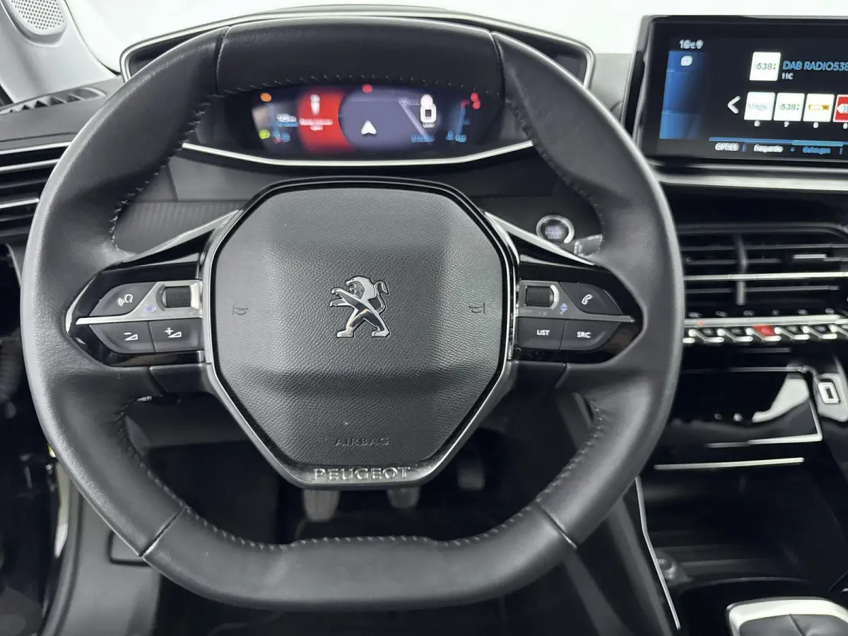 SUV 130pk Allure | Stoelverwarming | Camera | Navigatie | Volledig Digitaal Instrumentenpaneel | Parkeerhulp