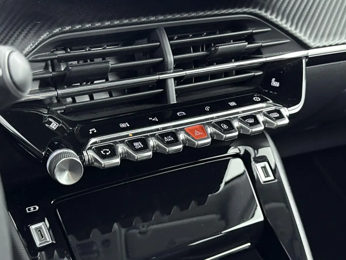 SUV 130pk Allure | Stoelverwarming | Camera | Navigatie | Volledig Digitaal Instrumentenpaneel | Parkeerhulp