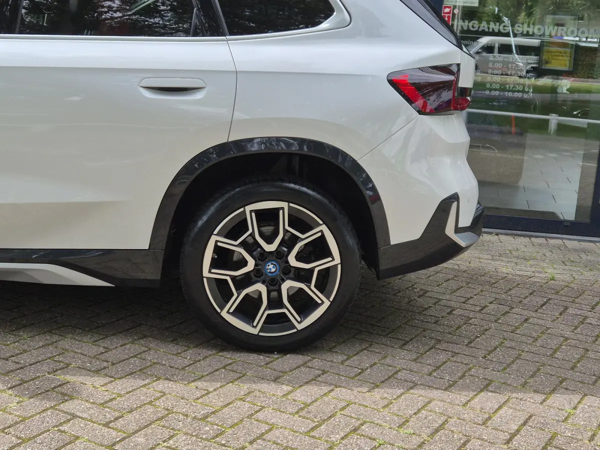 xDrive25e | SOH 95,71% | Panoramadak | Leder | Navigatie | PDC + camera | Stoelverwarming | LM Velgen |