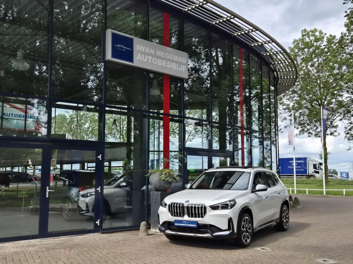 xDrive25e | SOH 95,71% | Panoramadak | Leder | Navigatie | PDC + camera | Stoelverwarming | LM Velgen |