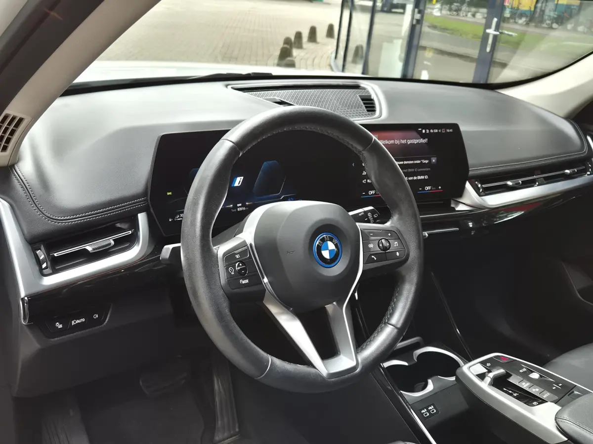 xDrive25e | SOH 95,71% | Panoramadak | Leder | Navigatie | PDC + camera | Stoelverwarming | LM Velgen |