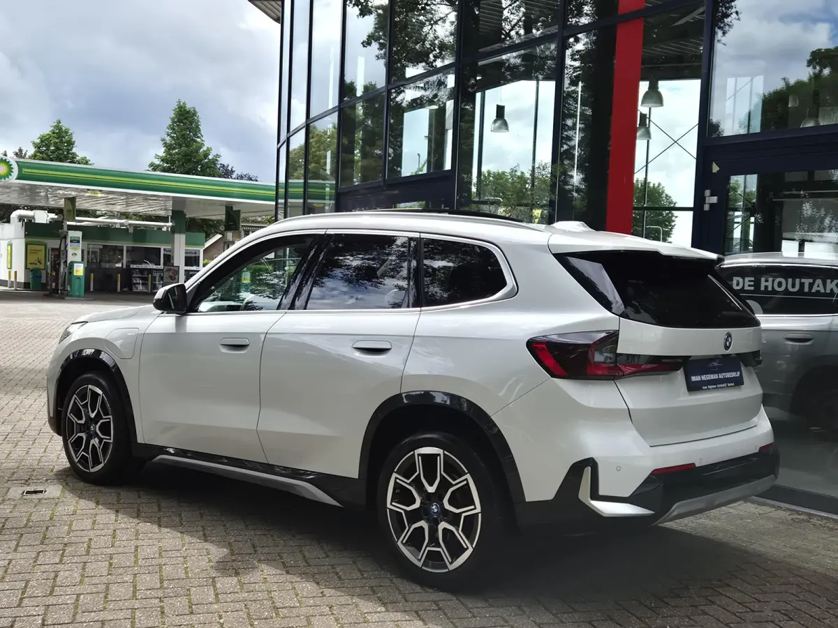 xDrive25e | SOH 95,71% | Panoramadak | Leder | Navigatie | PDC + camera | Stoelverwarming | LM Velgen |