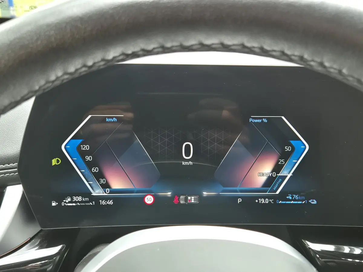 xDrive25e | SOH 95,71% | Panoramadak | Leder | Navigatie | PDC + camera | Stoelverwarming | LM Velgen |