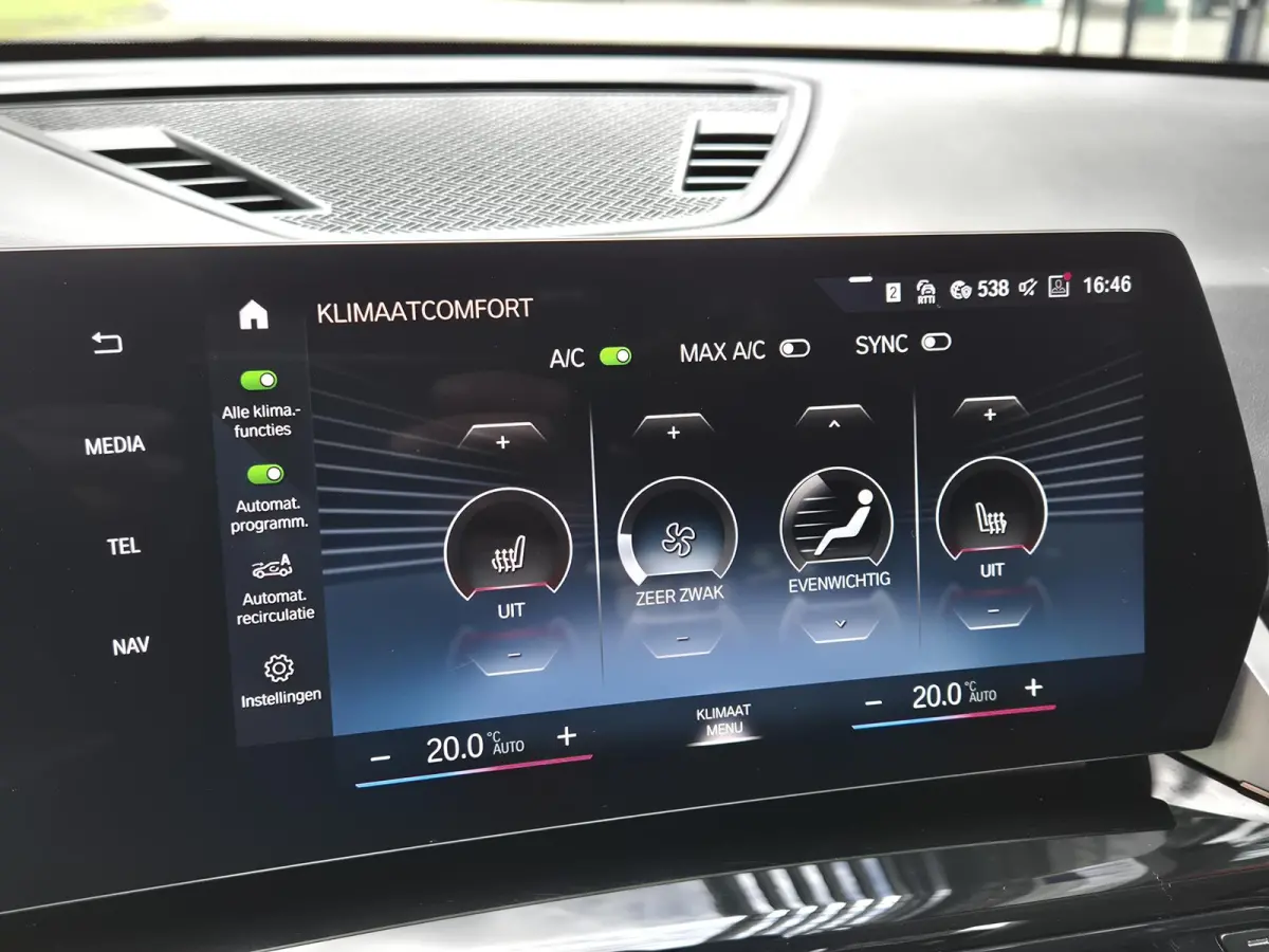 xDrive25e | SOH 95,71% | Panoramadak | Leder | Navigatie | PDC + camera | Stoelverwarming | LM Velgen |