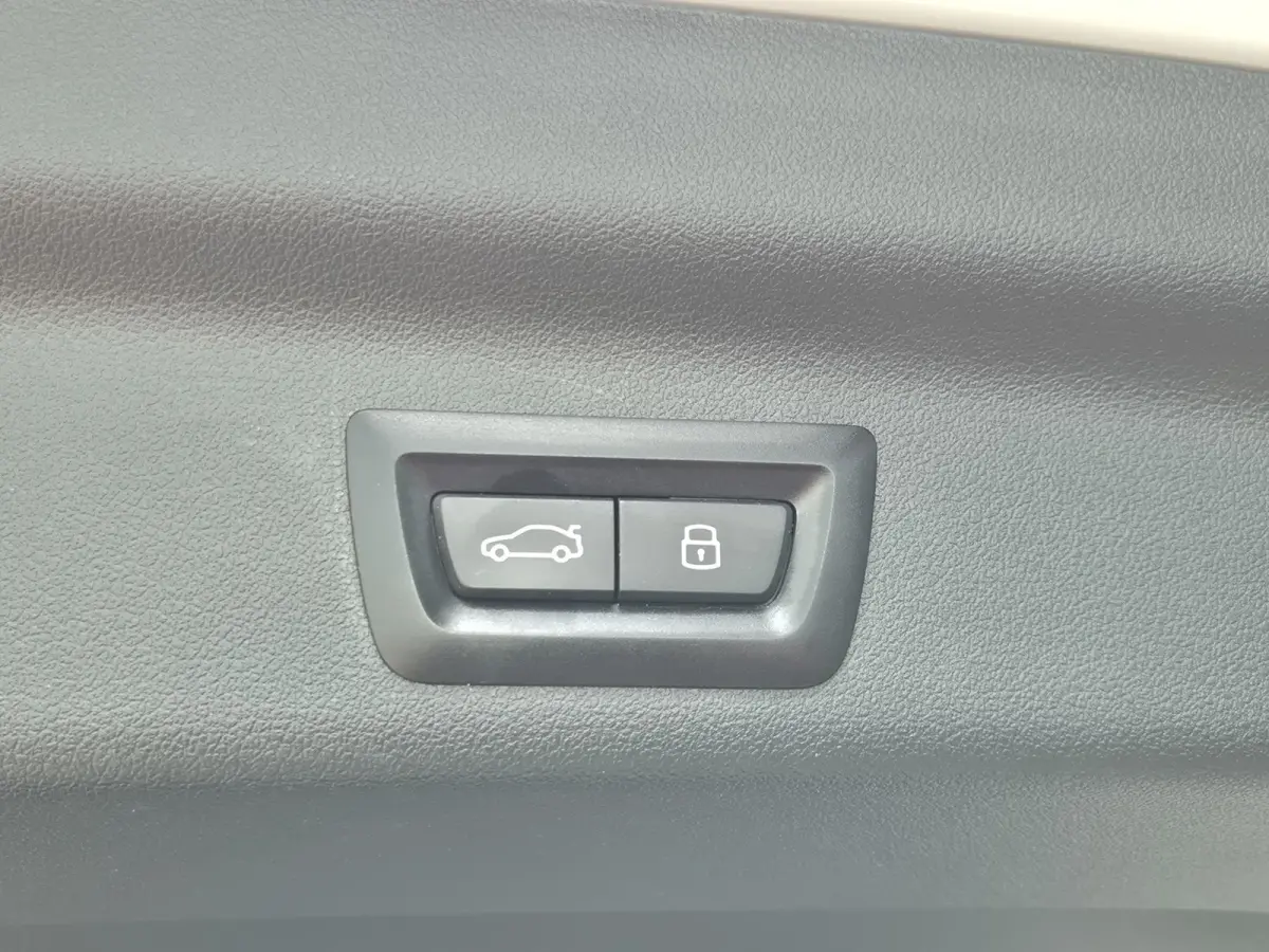 xDrive25e | SOH 95,71% | Panoramadak | Leder | Navigatie | PDC + camera | Stoelverwarming | LM Velgen |