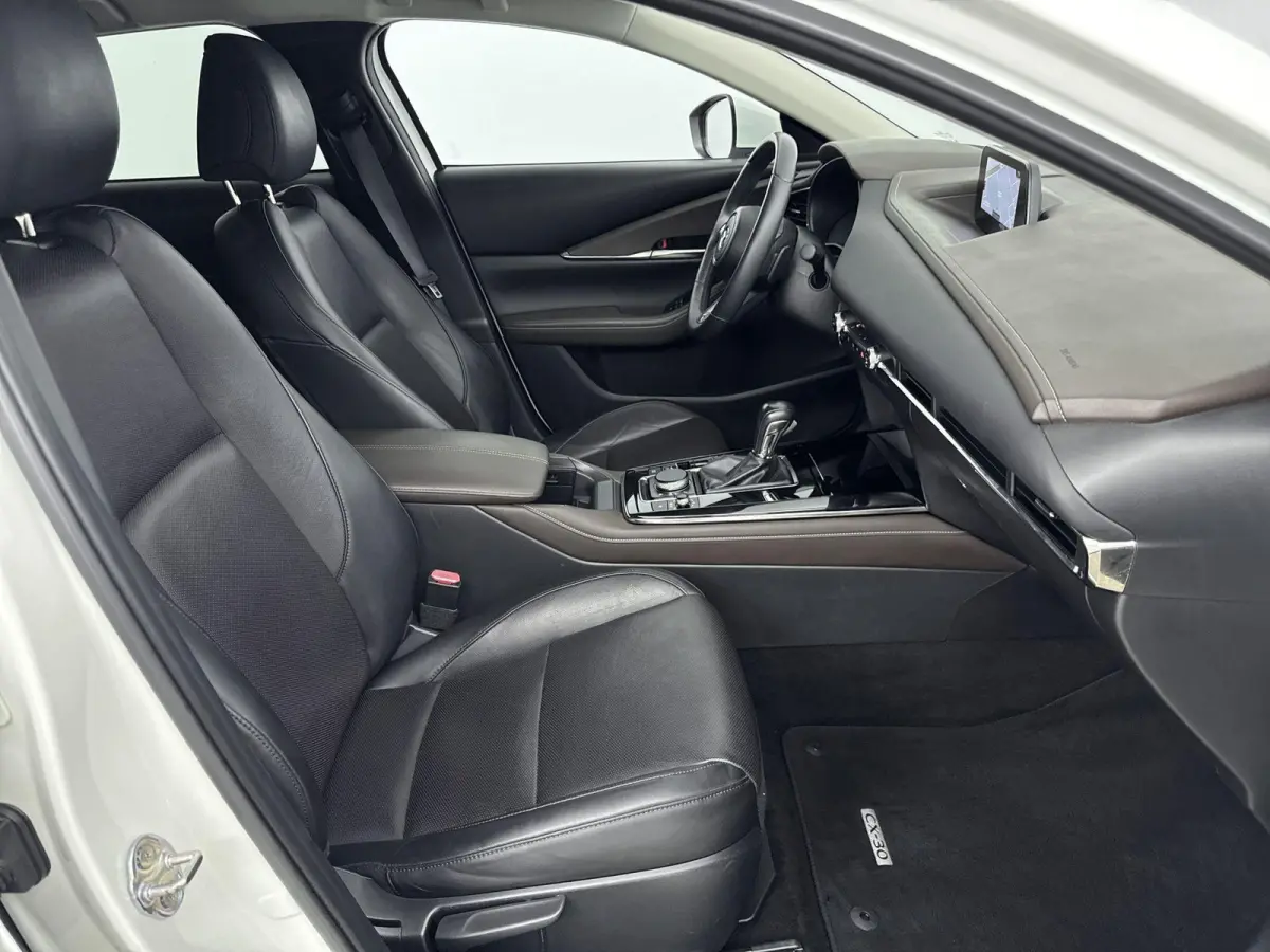 180pk Hybrid Automaat Luxury | 1ste eigenaar | LEER | Camera | Dodehoekdetectie | Stuur/stoelverwarming |
