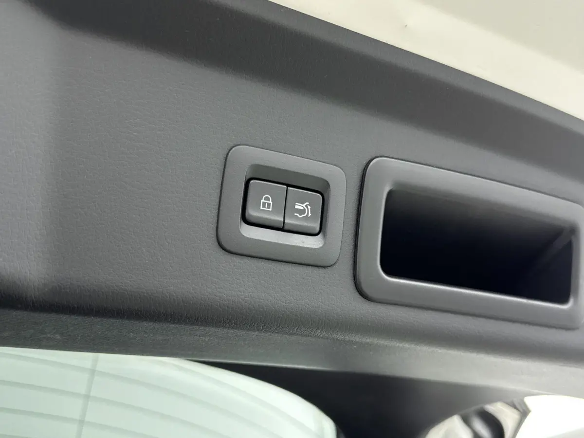 180pk Hybrid Automaat Luxury | 1ste eigenaar | LEER | Camera | Dodehoekdetectie | Stuur/stoelverwarming |