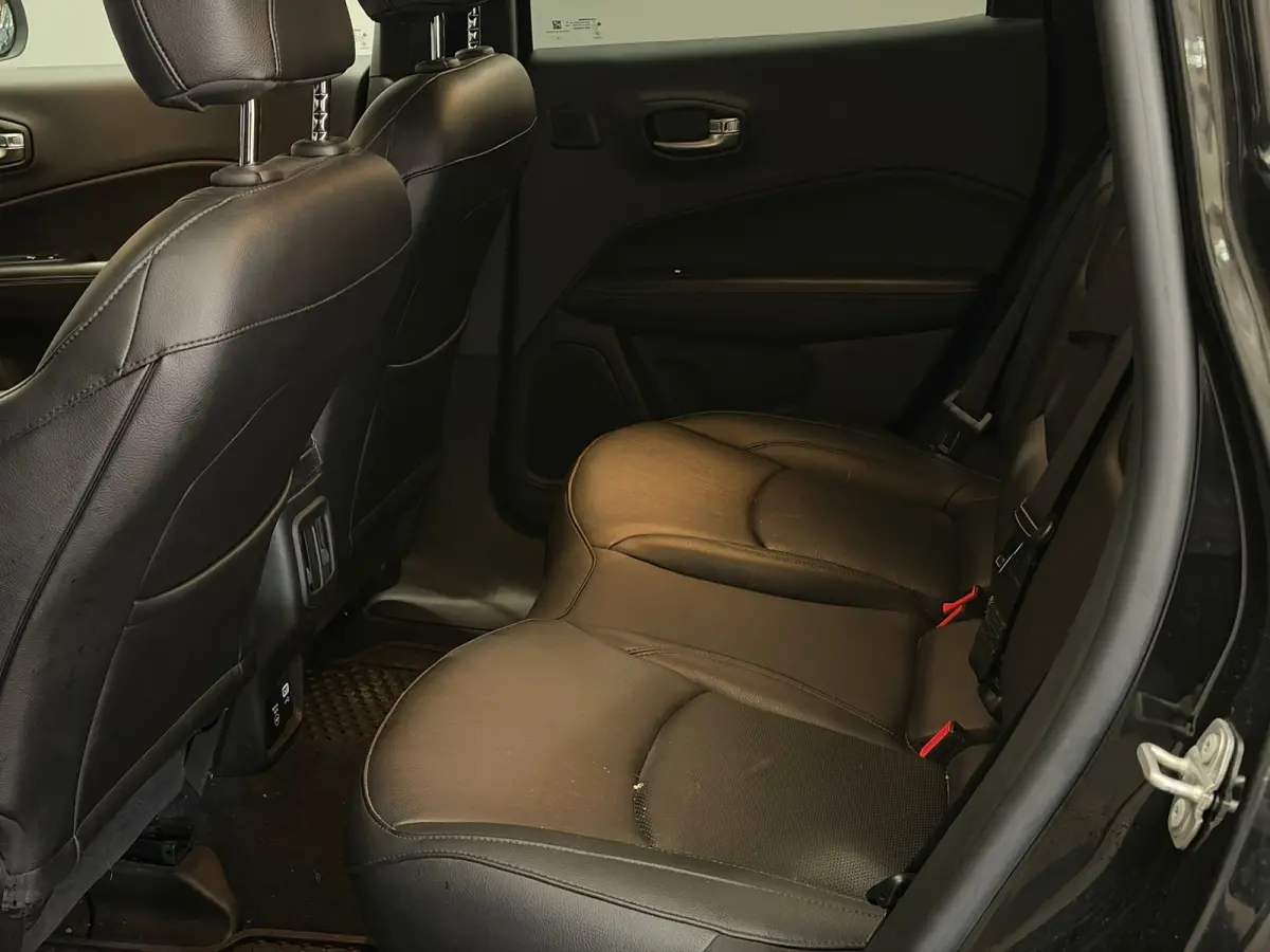 1.3T S Trekhaak | Leer | Camera | Climate | Elek. Stoel | Elek. Achterklep | LED | Achteruitrijcamera | Airco (automatisch) | Apple Carplay/Android Auto|telefoonintegratie premium