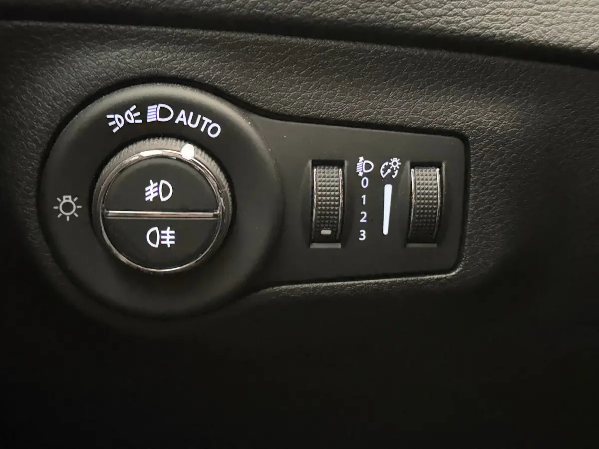 1.3T S Trekhaak | Leer | Camera | Climate | Elek. Stoel | Elek. Achterklep | LED | Achteruitrijcamera | Airco (automatisch) | Apple Carplay/Android Auto|telefoonintegratie premium