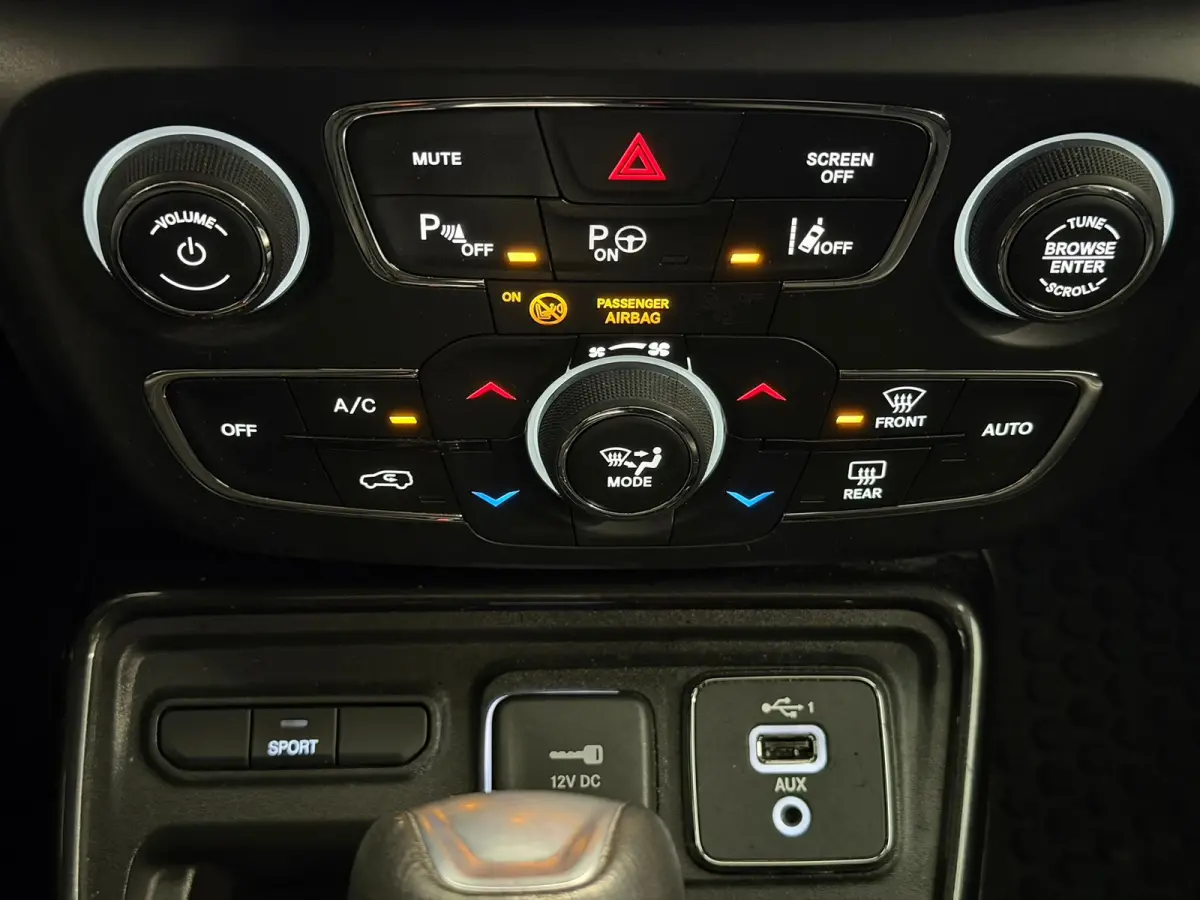 1.3T S Trekhaak | Leer | Camera | Climate | Elek. Stoel | Elek. Achterklep | LED | Achteruitrijcamera | Airco (automatisch) | Apple Carplay/Android Auto|telefoonintegratie premium