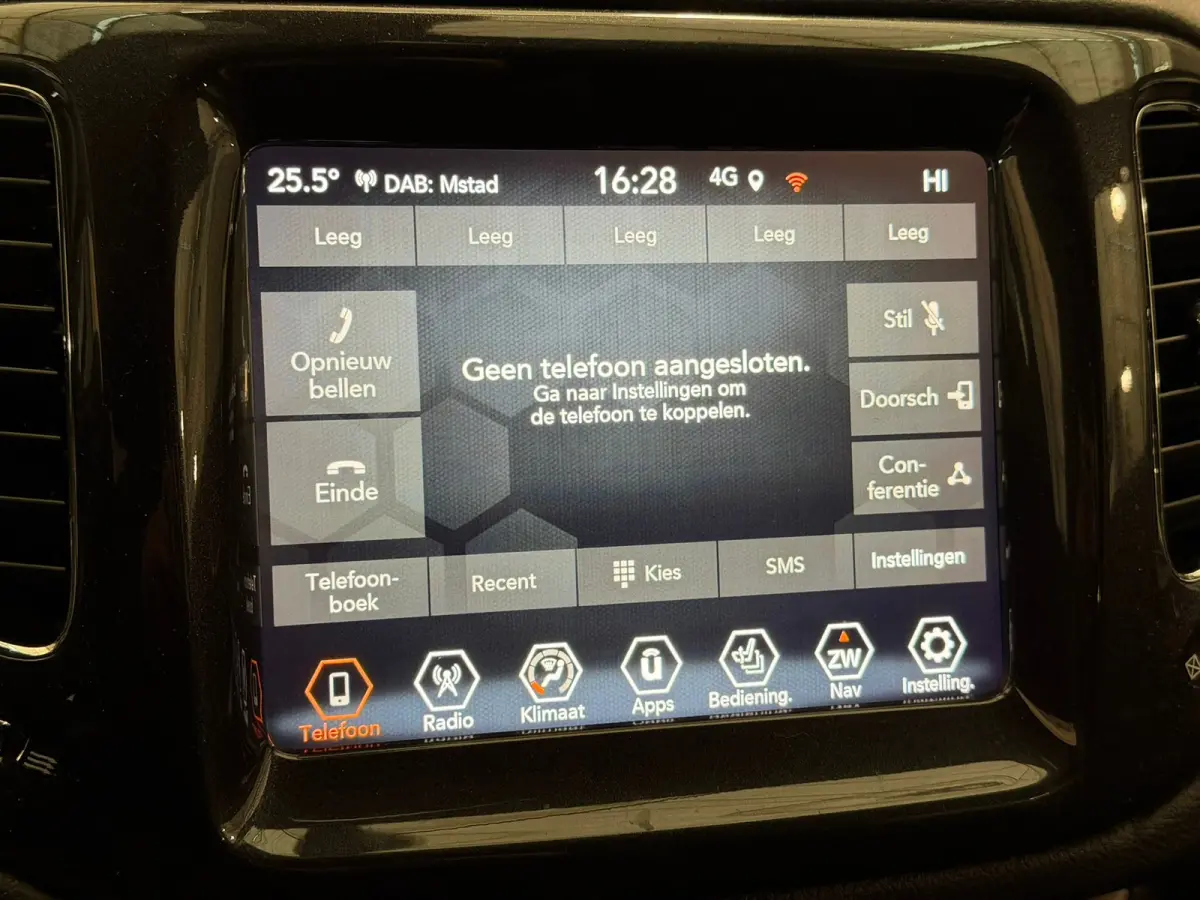 1.3T S Trekhaak | Leer | Camera | Climate | Elek. Stoel | Elek. Achterklep | LED | Achteruitrijcamera | Airco (automatisch) | Apple Carplay/Android Auto|telefoonintegratie premium