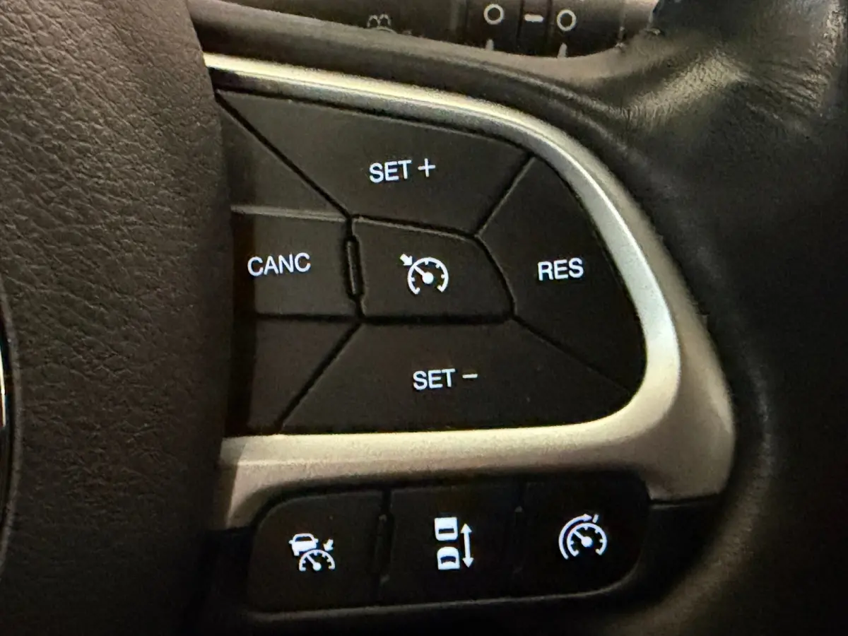 1.3T S Trekhaak | Leer | Camera | Climate | Elek. Stoel | Elek. Achterklep | LED | Achteruitrijcamera | Airco (automatisch) | Apple Carplay/Android Auto|telefoonintegratie premium