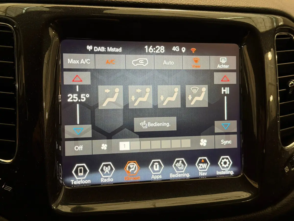 1.3T S Trekhaak | Leer | Camera | Climate | Elek. Stoel | Elek. Achterklep | LED | Achteruitrijcamera | Airco (automatisch) | Apple Carplay/Android Auto|telefoonintegratie premium