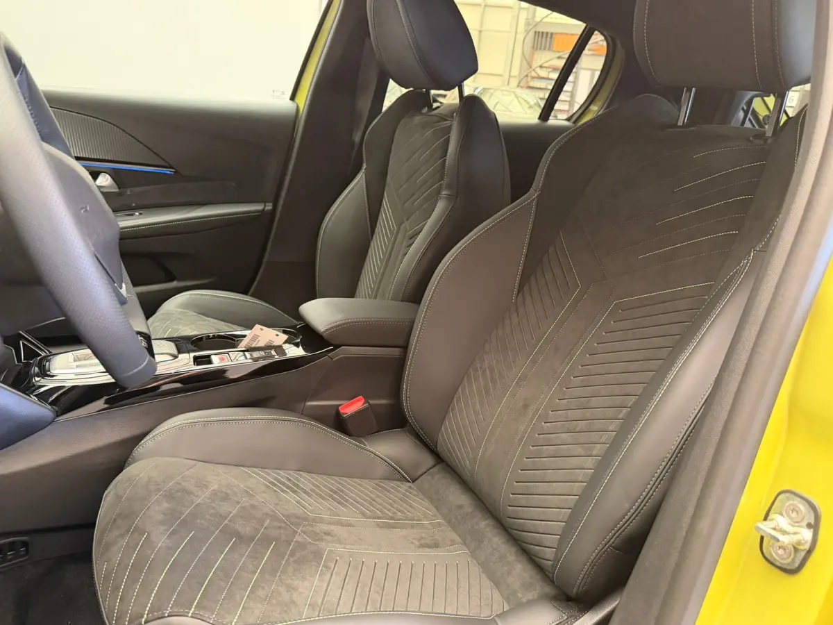 GT | Adaptieve cruise control met Stop&Go functie | Elektrische parkeerrem | Elektrische parkeerrem