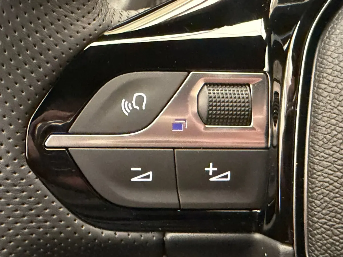 GT | Adaptieve cruise control met Stop&Go functie | Elektrische parkeerrem | Elektrische parkeerrem