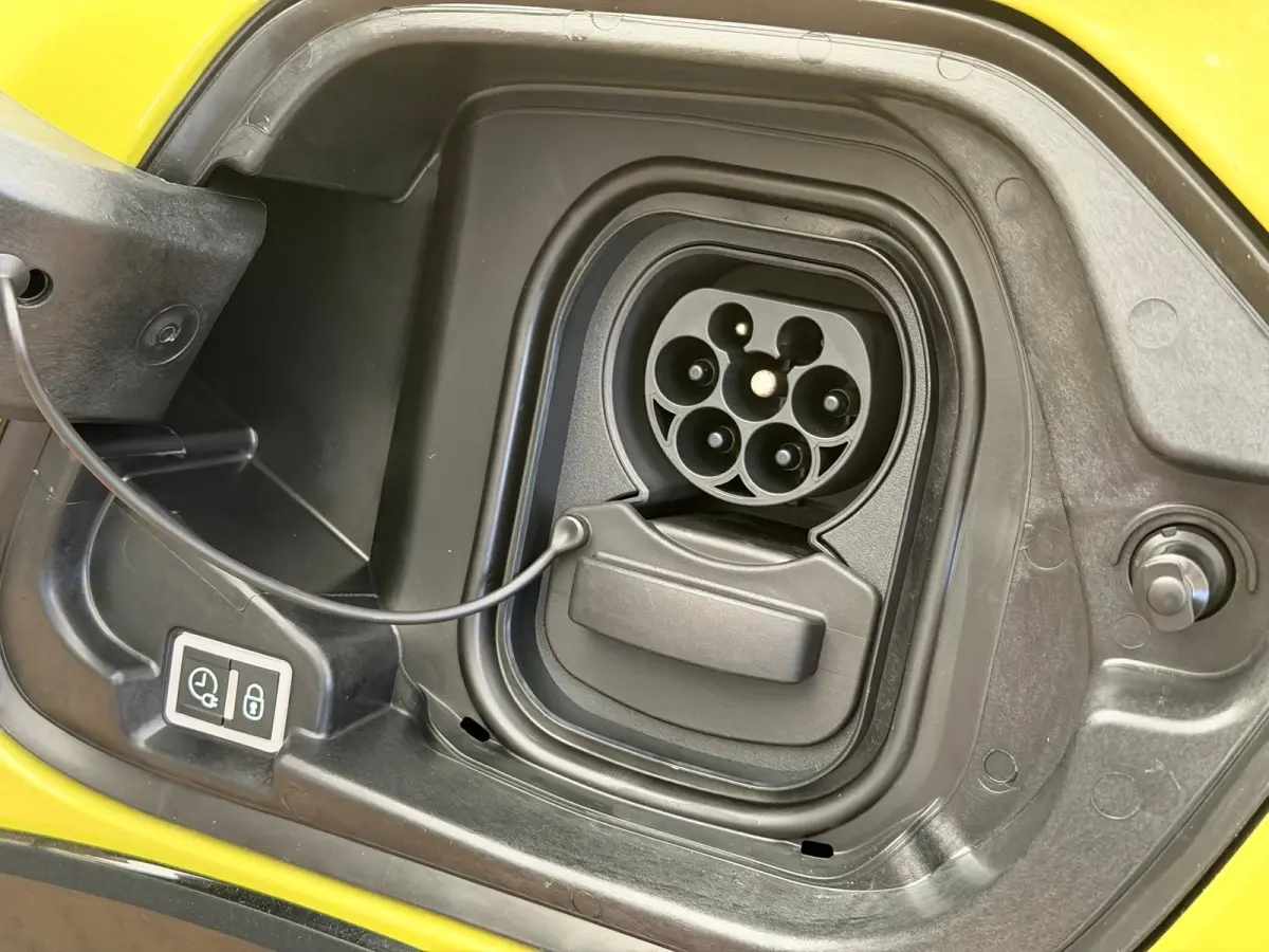 GT | Adaptieve cruise control met Stop&Go functie | Elektrische parkeerrem | Elektrische parkeerrem