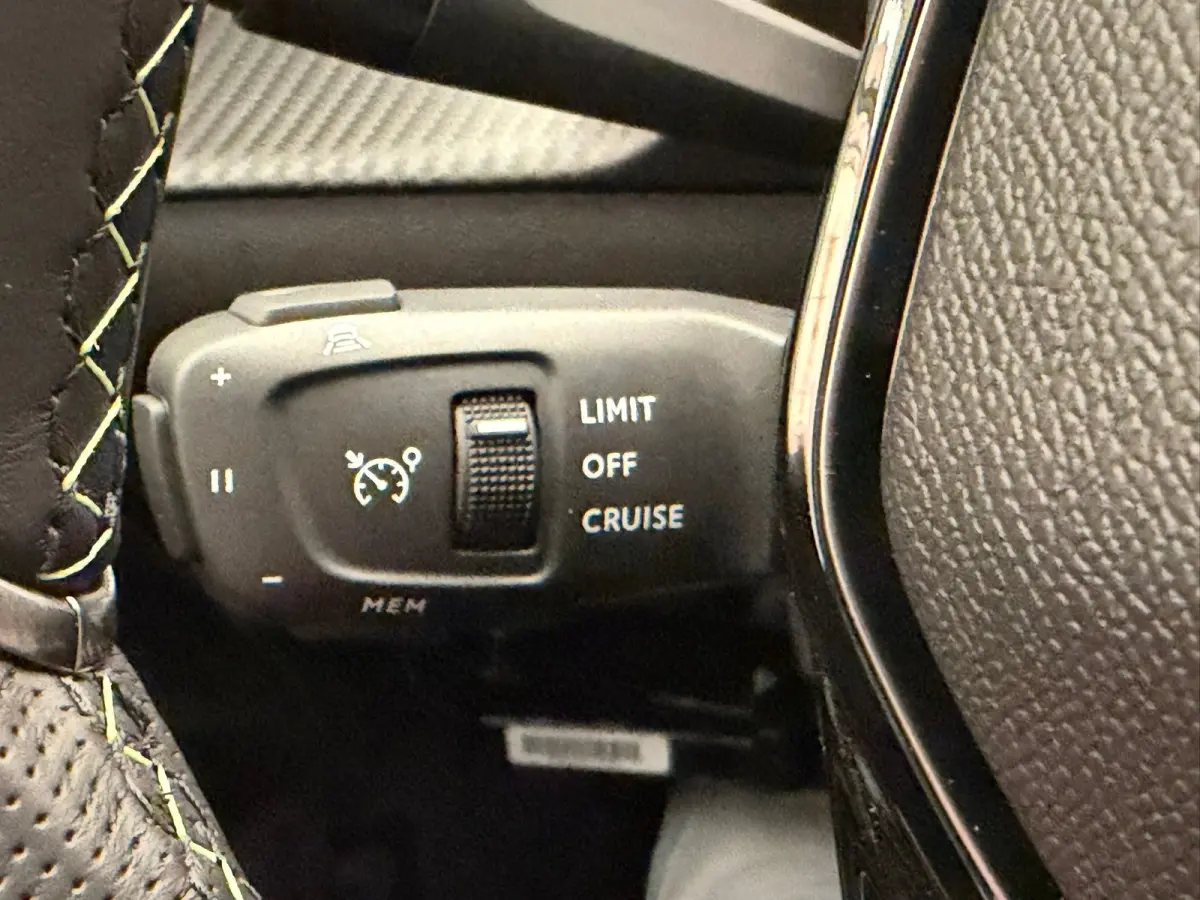 GT | Adaptieve cruise control met Stop&Go functie | Elektrische parkeerrem | Elektrische parkeerrem