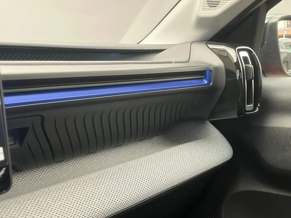 Business | Boordlader 11kW - 3 fasen | Dagrijverlichting | Draadloze telefoonlader