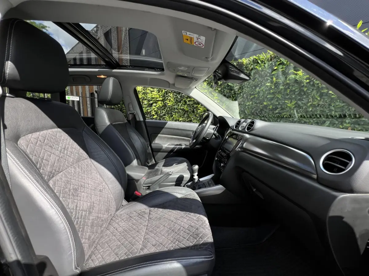 1.4 Boosterjet Style Smart Hybrid, FACELIFT, PANORAMADAK, LEDER/ALCANTARA, CAMERA, NAVIGATIE, ADAPT CRUISE CONTROL, CLIMATE CONTROL, STOELVERWARMING, DAB, LED, LICHTMETAAL 17"