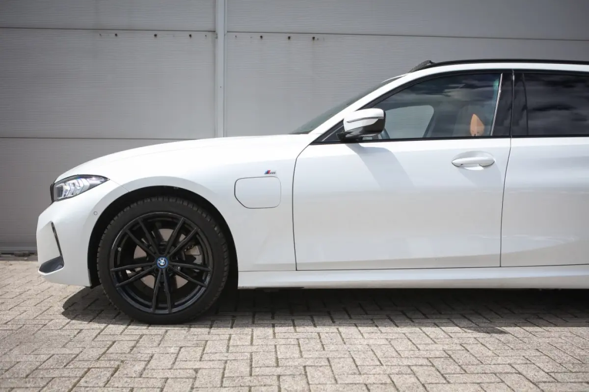 330e M Sport | PANO | HUD | ACC | HARMAN KARDON | CARPLAY | CAMERA