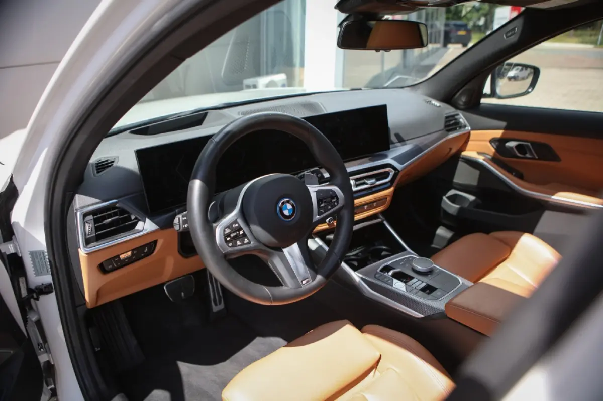 330e M Sport | PANO | HUD | ACC | HARMAN KARDON | CARPLAY | CAMERA