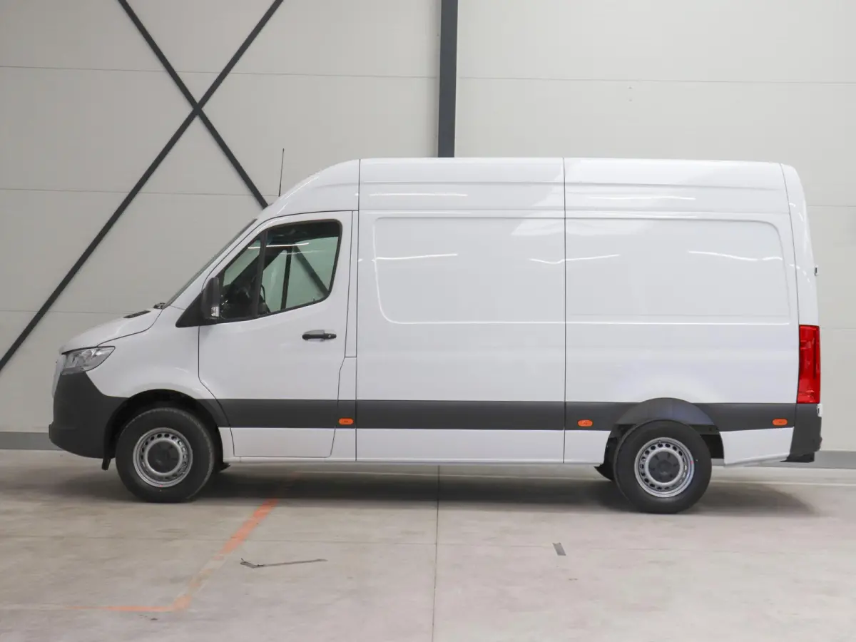 315 CDI Automaat L2H2 PRO Airco MBUX Navigatie Adaptive Cruise Control Leder PDC VA + Camera Trekhaak 3500kg Comfortstoel
