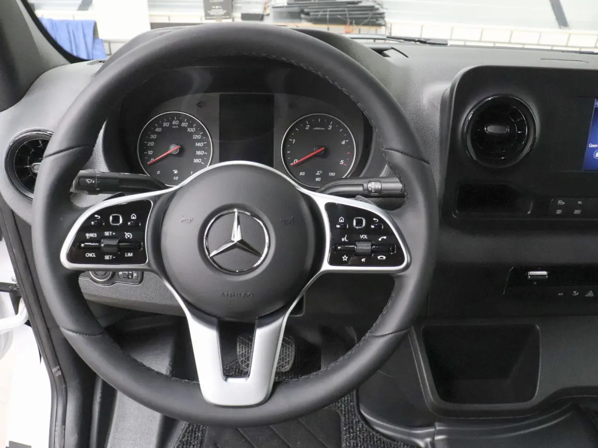 315 CDI Automaat L2H2 PRO Airco MBUX Navigatie Adaptive Cruise Control Leder PDC VA + Camera Trekhaak 3500kg Comfortstoel