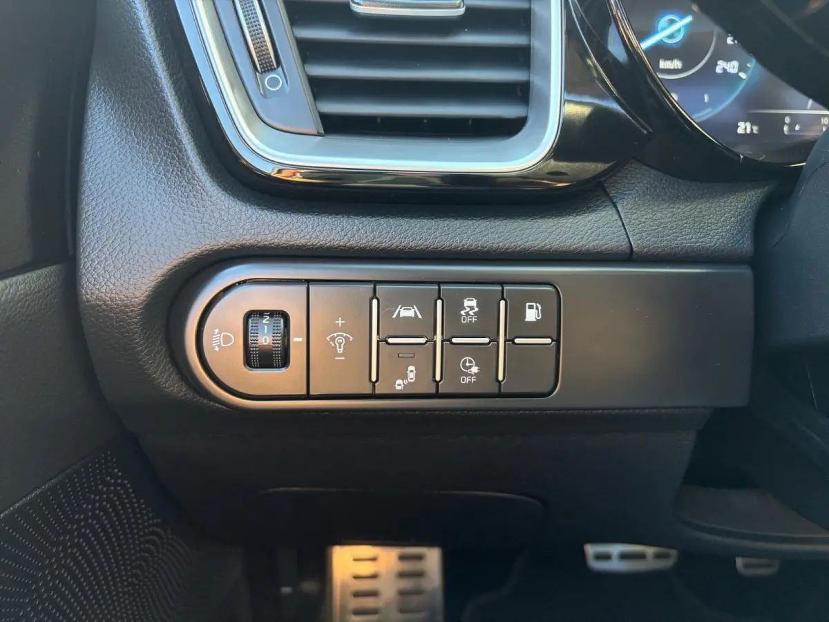 1.6 GDi PHEV Design Edition | Apple Carplay / Android Auto | Navigatiesysteem | Licht + Regensensor | Elektrisch Schuif / Kanteldak | Parkeersensoren Voor + Achter | Parkeercamera Achter | D