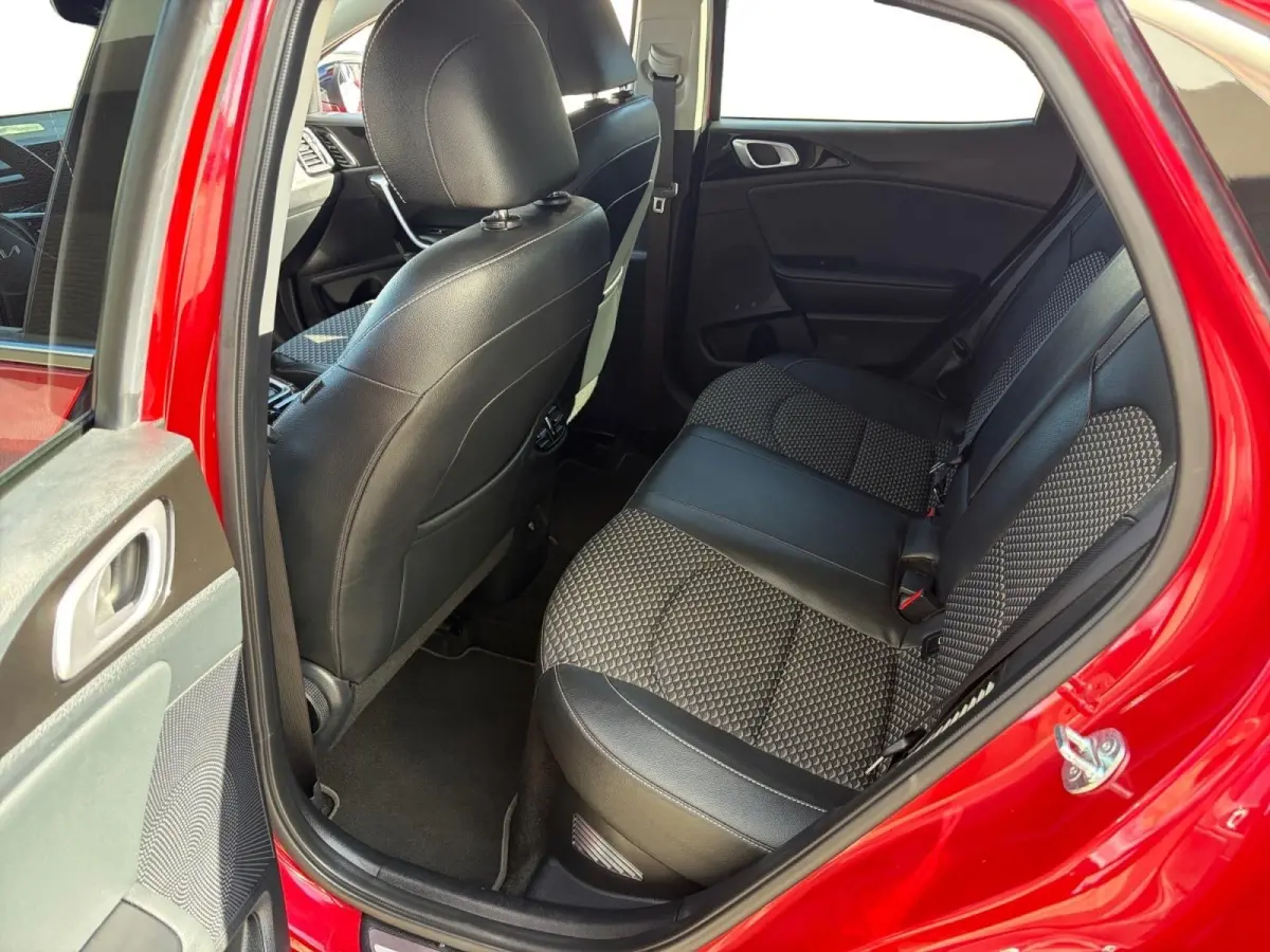 1.6 GDi PHEV Design Edition | Apple Carplay / Android Auto | Navigatiesysteem | Licht + Regensensor | Elektrisch Schuif / Kanteldak | Parkeersensoren Voor + Achter | Parkeercamera Achter | D