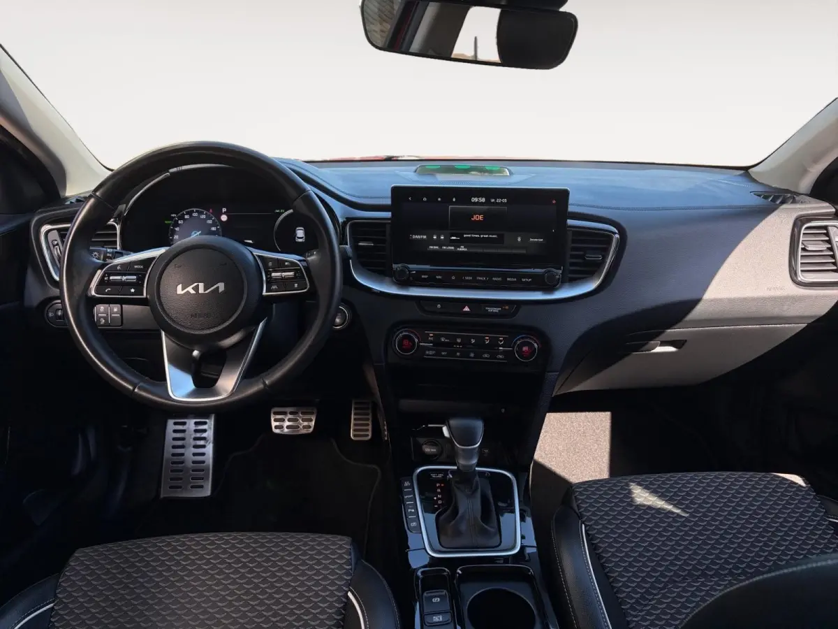 1.6 GDi PHEV Design Edition | Apple Carplay / Android Auto | Navigatiesysteem | Licht + Regensensor | Elektrisch Schuif / Kanteldak | Parkeersensoren Voor + Achter | Parkeercamera Achter | D
