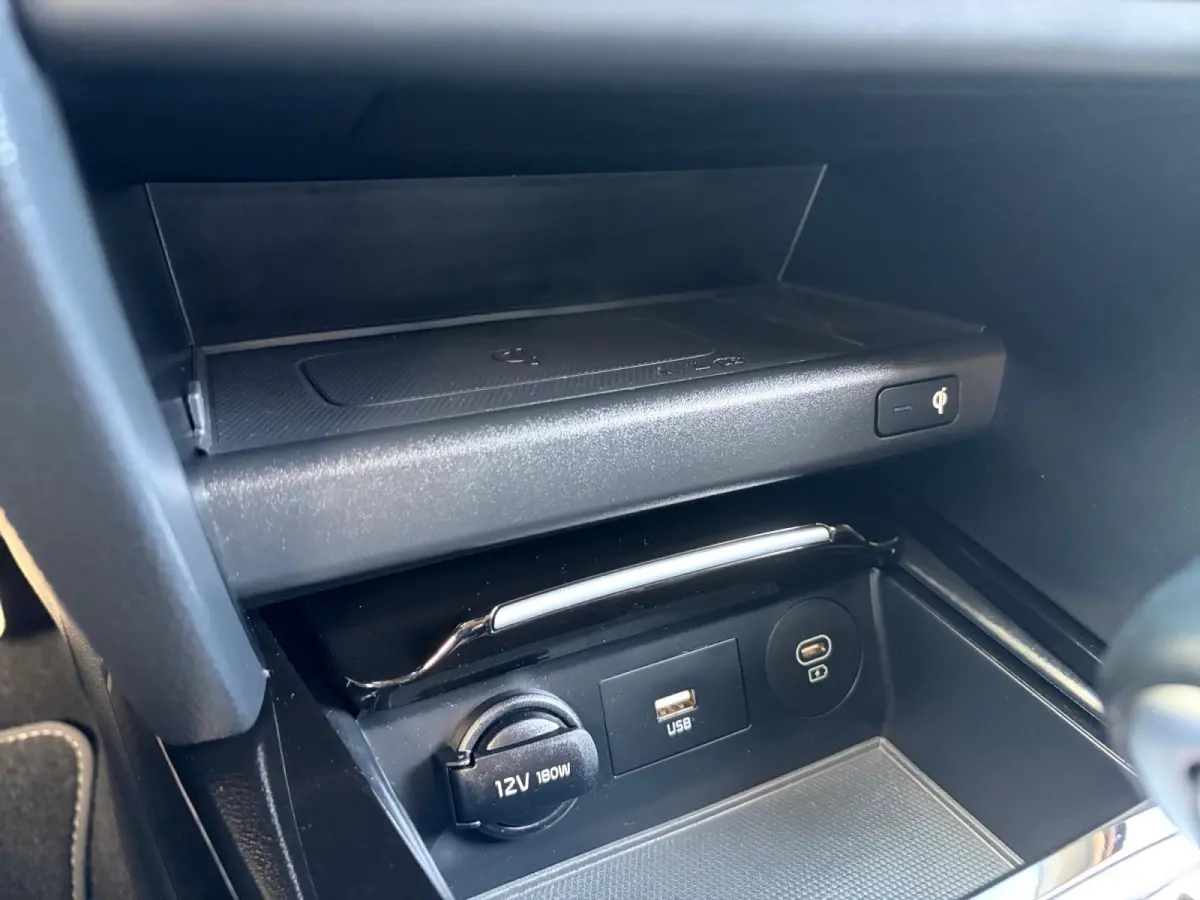 1.6 GDi PHEV Design Edition | Apple Carplay / Android Auto | Navigatiesysteem | Licht + Regensensor | Elektrisch Schuif / Kanteldak | Parkeersensoren Voor + Achter | Parkeercamera Achter | D