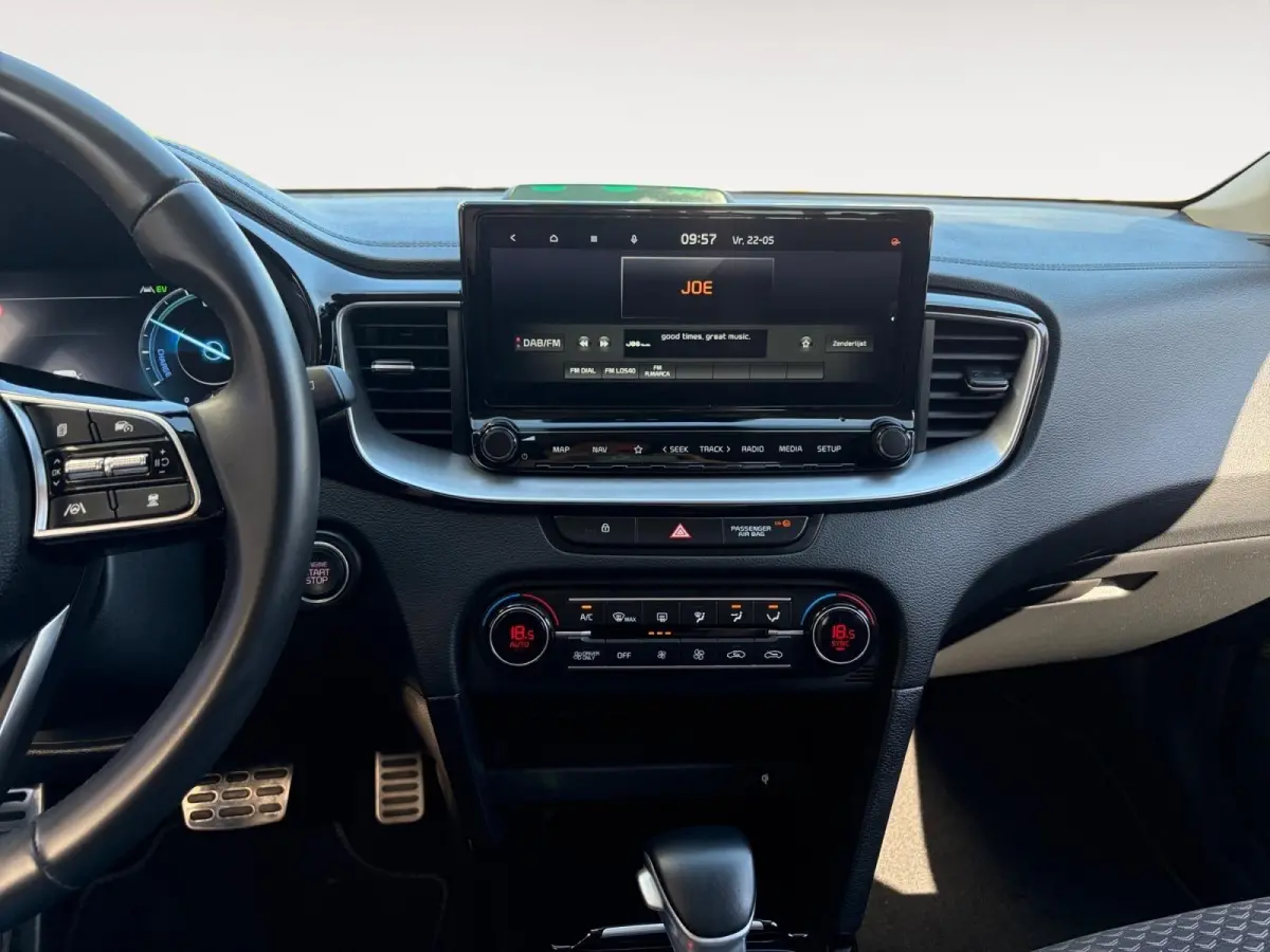 1.6 GDi PHEV Design Edition | Apple Carplay / Android Auto | Navigatiesysteem | Licht + Regensensor | Elektrisch Schuif / Kanteldak | Parkeersensoren Voor + Achter | Parkeercamera Achter | D