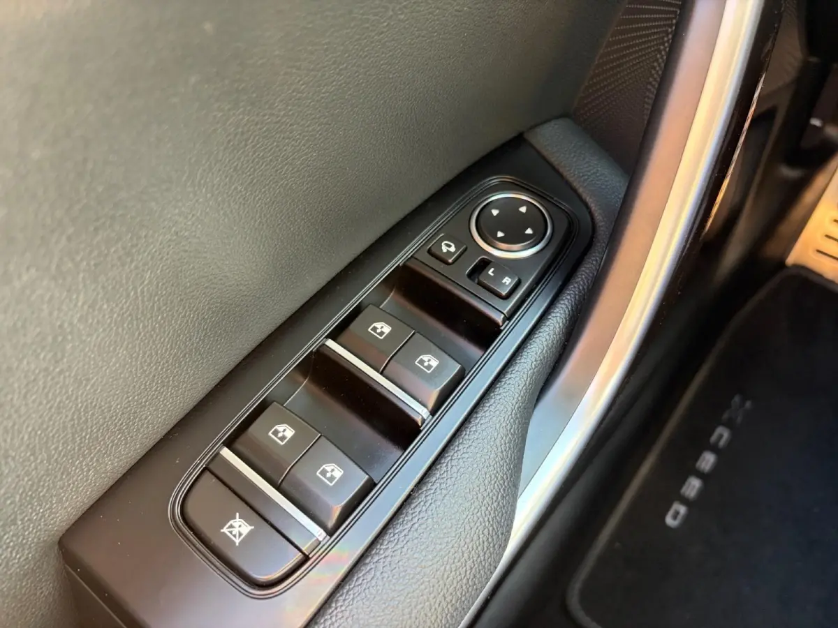1.6 GDi PHEV Design Edition | Apple Carplay / Android Auto | Navigatiesysteem | Licht + Regensensor | Elektrisch Schuif / Kanteldak | Parkeersensoren Voor + Achter | Parkeercamera Achter | D