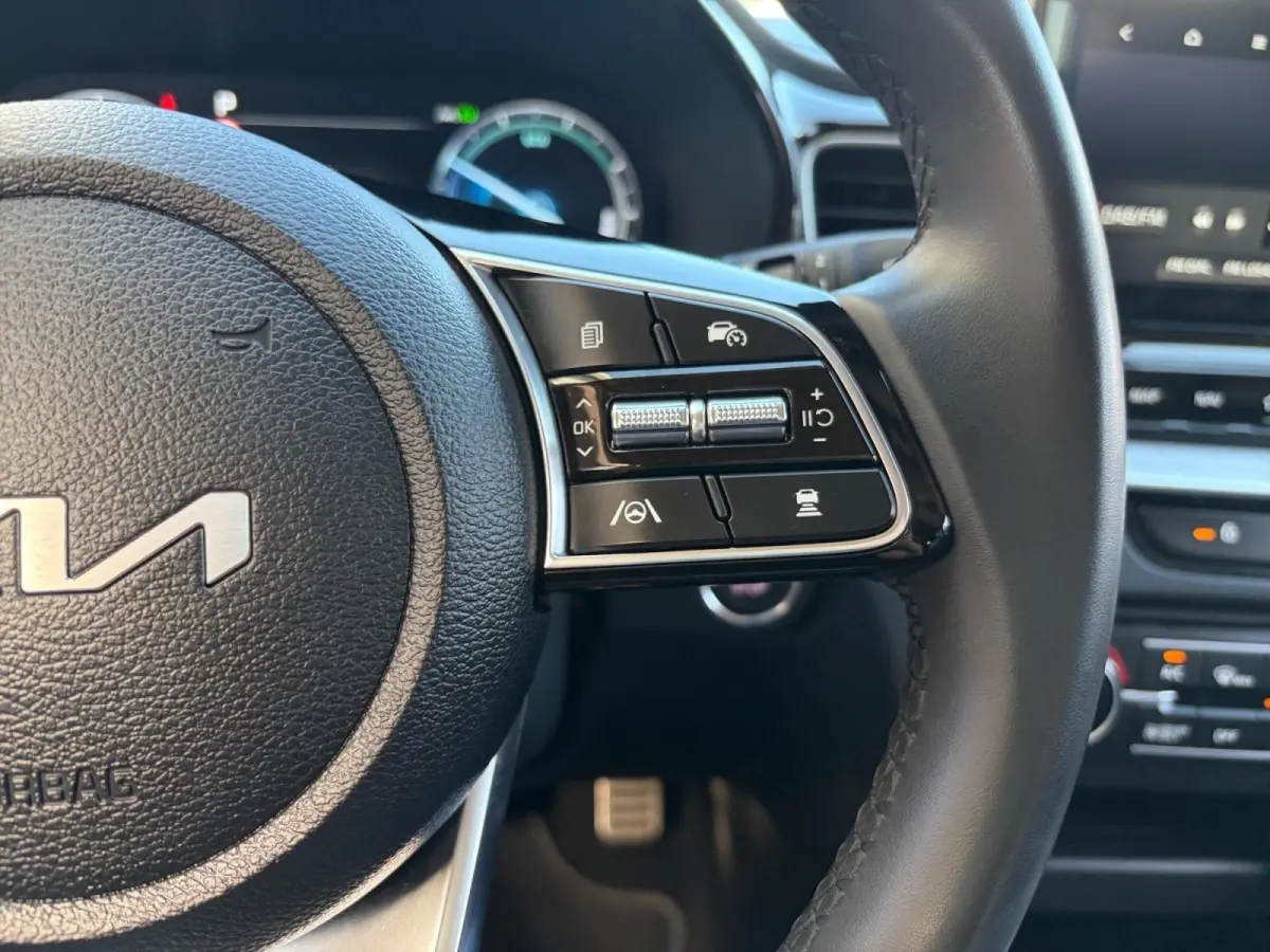 1.6 GDi PHEV Design Edition | Apple Carplay / Android Auto | Navigatiesysteem | Licht + Regensensor | Elektrisch Schuif / Kanteldak | Parkeersensoren Voor + Achter | Parkeercamera Achter | D