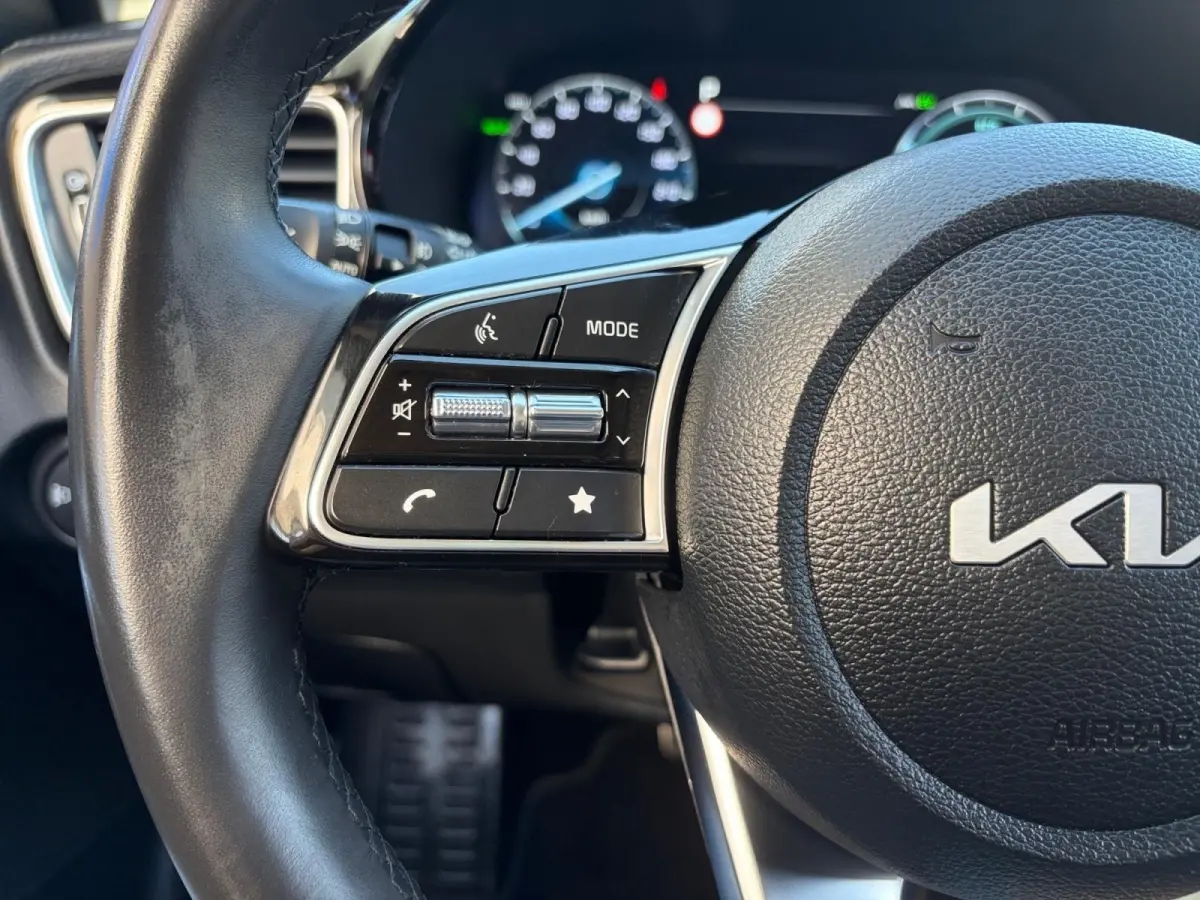 1.6 GDi PHEV Design Edition | Apple Carplay / Android Auto | Navigatiesysteem | Licht + Regensensor | Elektrisch Schuif / Kanteldak | Parkeersensoren Voor + Achter | Parkeercamera Achter | D