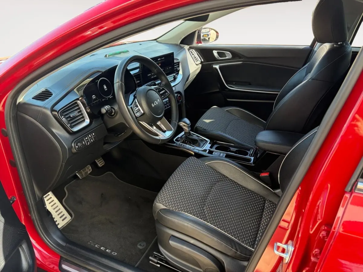 1.6 GDi PHEV Design Edition | Apple Carplay / Android Auto | Navigatiesysteem | Licht + Regensensor | Elektrisch Schuif / Kanteldak | Parkeersensoren Voor + Achter | Parkeercamera Achter | D