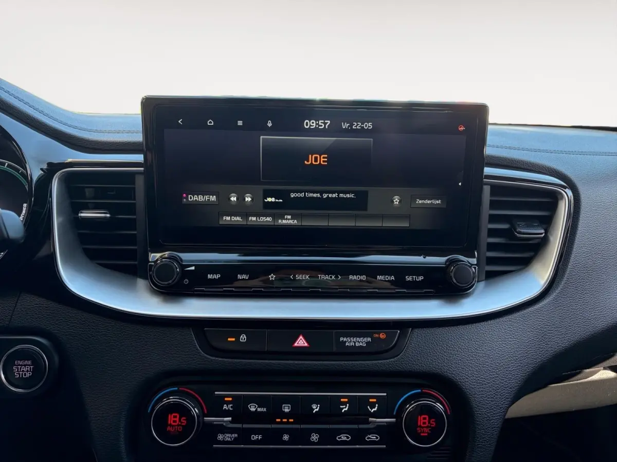 1.6 GDi PHEV Design Edition | Apple Carplay / Android Auto | Navigatiesysteem | Licht + Regensensor | Elektrisch Schuif / Kanteldak | Parkeersensoren Voor + Achter | Parkeercamera Achter | D