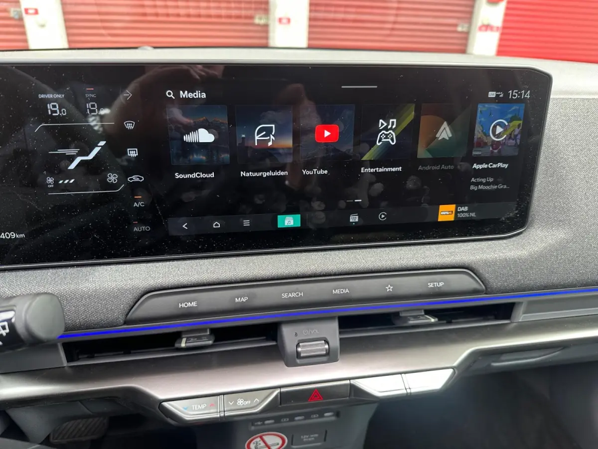 Plus Advanced 42.2 kWh Demo | panorama dak | Harman & Kardon | Navigatie | stoel stuurverwarming |