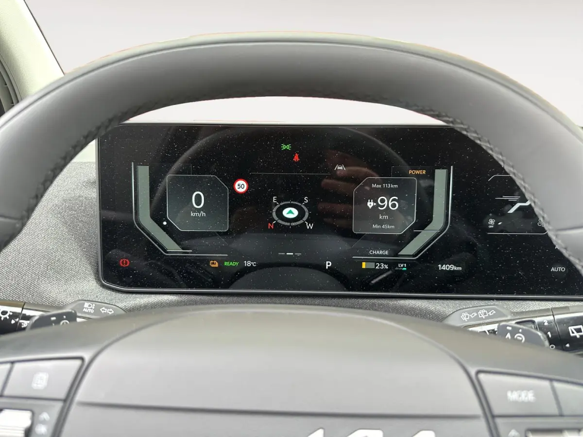 Plus Advanced 42.2 kWh Demo | panorama dak | Harman & Kardon | Navigatie | stoel stuurverwarming |