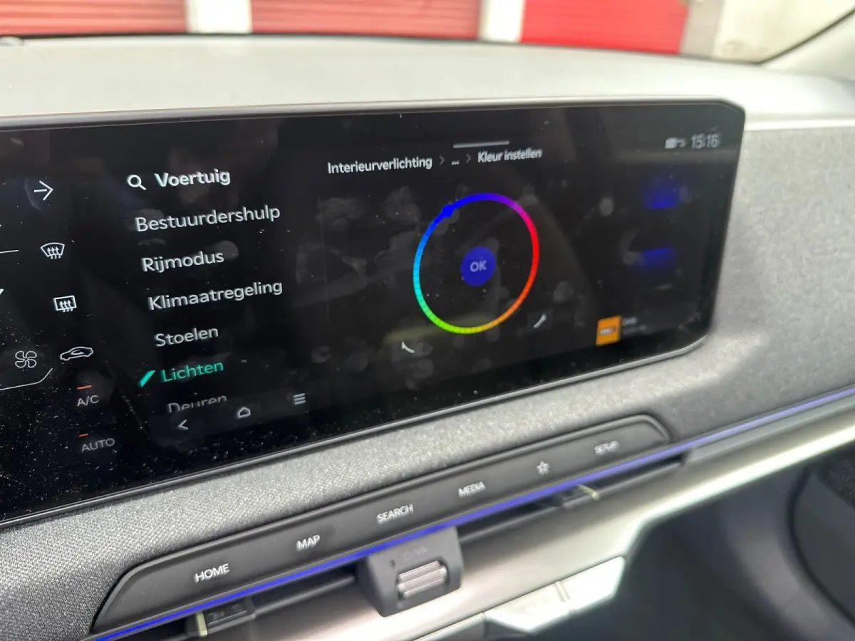 Plus Advanced 42.2 kWh Demo | panorama dak | Harman & Kardon | Navigatie | stoel stuurverwarming |