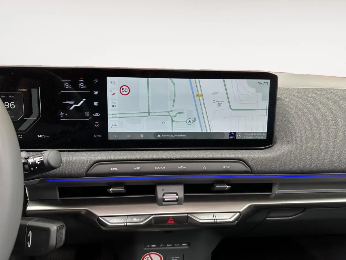 Plus Advanced 42.2 kWh Demo | panorama dak | Harman & Kardon | Navigatie | stoel stuurverwarming |