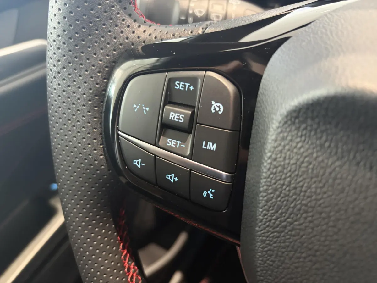 1.0 EcoBoost ST-Line | WINTER PAKKET | NAVIGATIE | ACHTERUITRIJCAMERA | APPLE CARPLAY / ANDROID AUTO | DRAADLOOS OPLADEN |