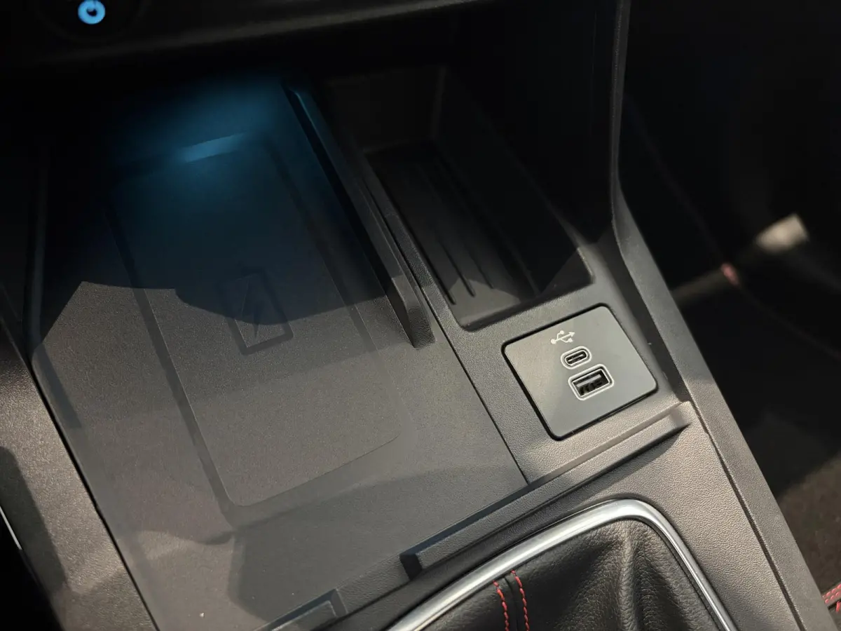 1.0 EcoBoost ST-Line | WINTER PAKKET | NAVIGATIE | ACHTERUITRIJCAMERA | APPLE CARPLAY / ANDROID AUTO | DRAADLOOS OPLADEN |