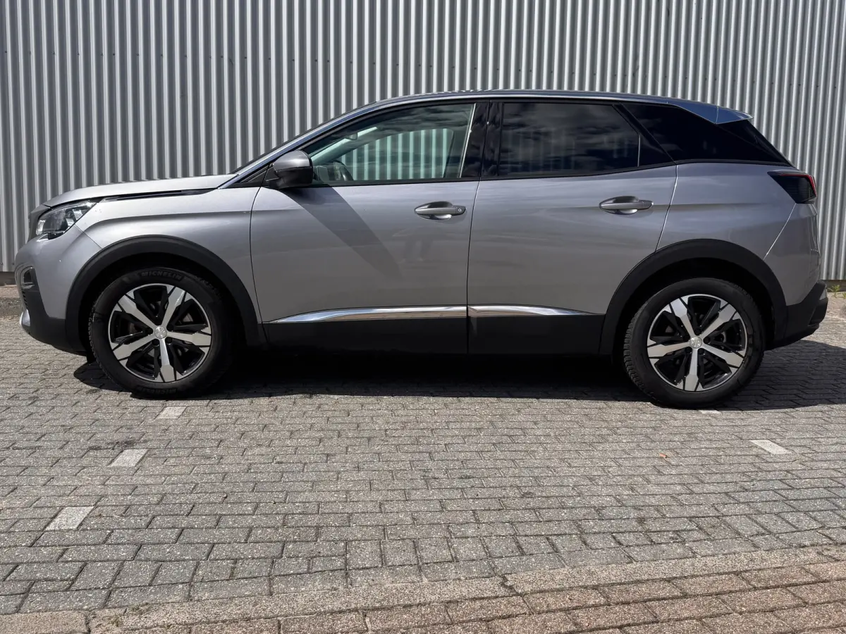 130 PK Automaat | Trekhaak | Navigatie | Parkeersensoren voor en achter | Apple Carplay / Android Auto | | Lederen stuurwiel | Lendesteunen (verstelbaar) | Metaalkleur