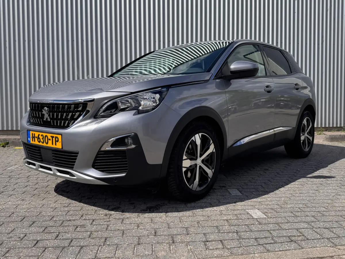 130 PK Automaat | Trekhaak | Navigatie | Parkeersensoren voor en achter | Apple Carplay / Android Auto | | Lederen stuurwiel | Lendesteunen (verstelbaar) | Metaalkleur